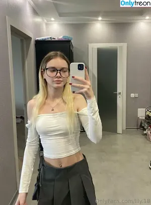 lily.18 / lilychlonin nude photo #0017