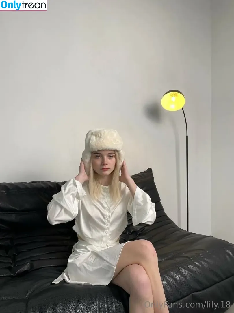 lily.18 nude photo #0009 (lilychlonin)