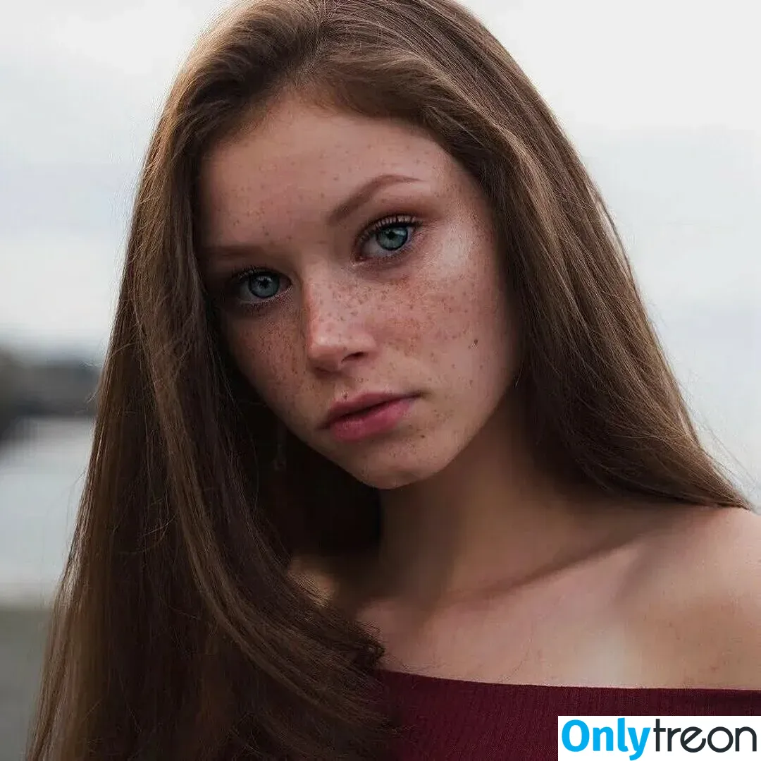 Lily-Ana Alexander nude photo #0003 (lilyanapricexo / lilyyyanaaa)