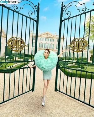 Lily Collins / lilyjcollins фото голая #0454