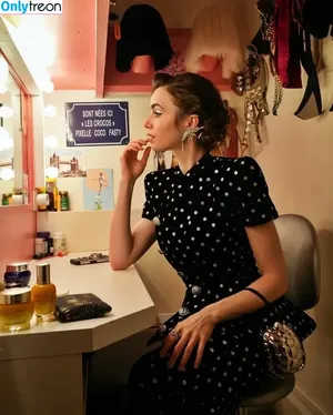 Lily Collins / lilyjcollins nude photo #0886