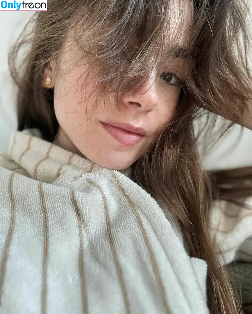 Lily Collins nude photo #0360 (lilyjcollins)