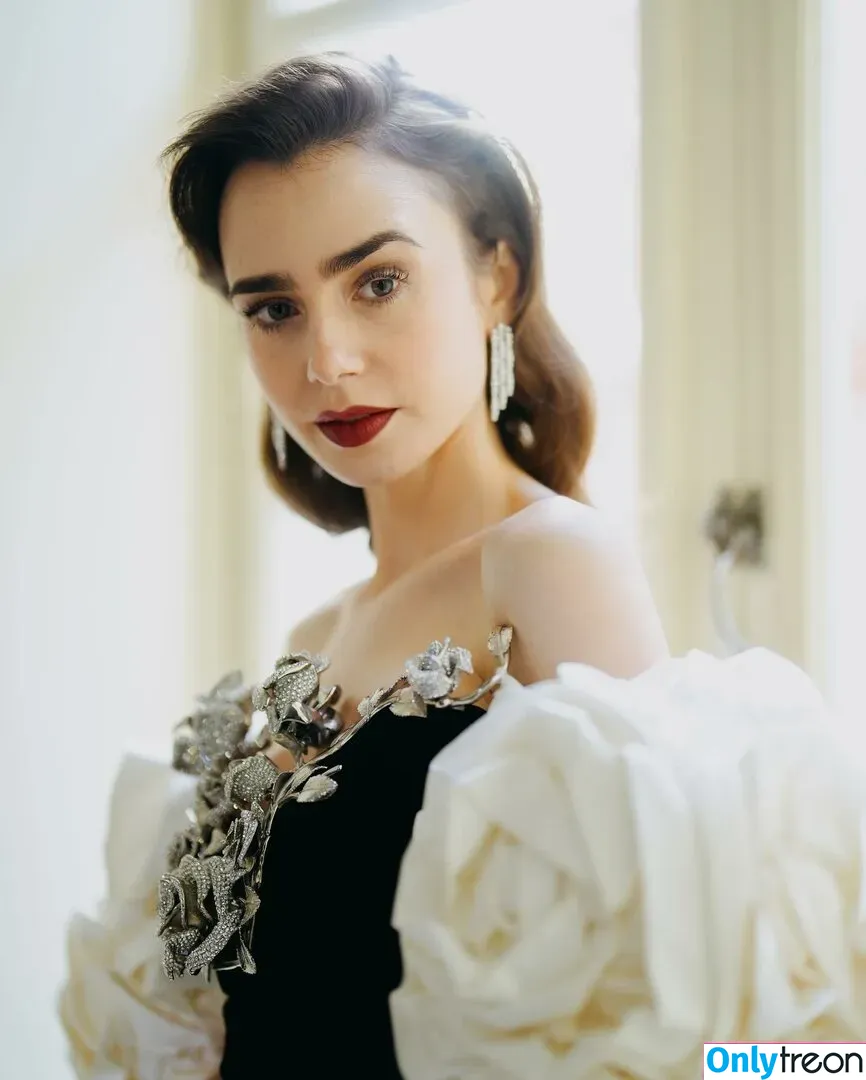 Lily Collins голая photo #0422 (lily_collins / lilyjcollins)