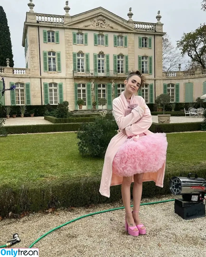 Lily Collins nude photo #0451 (lilyjcollins)