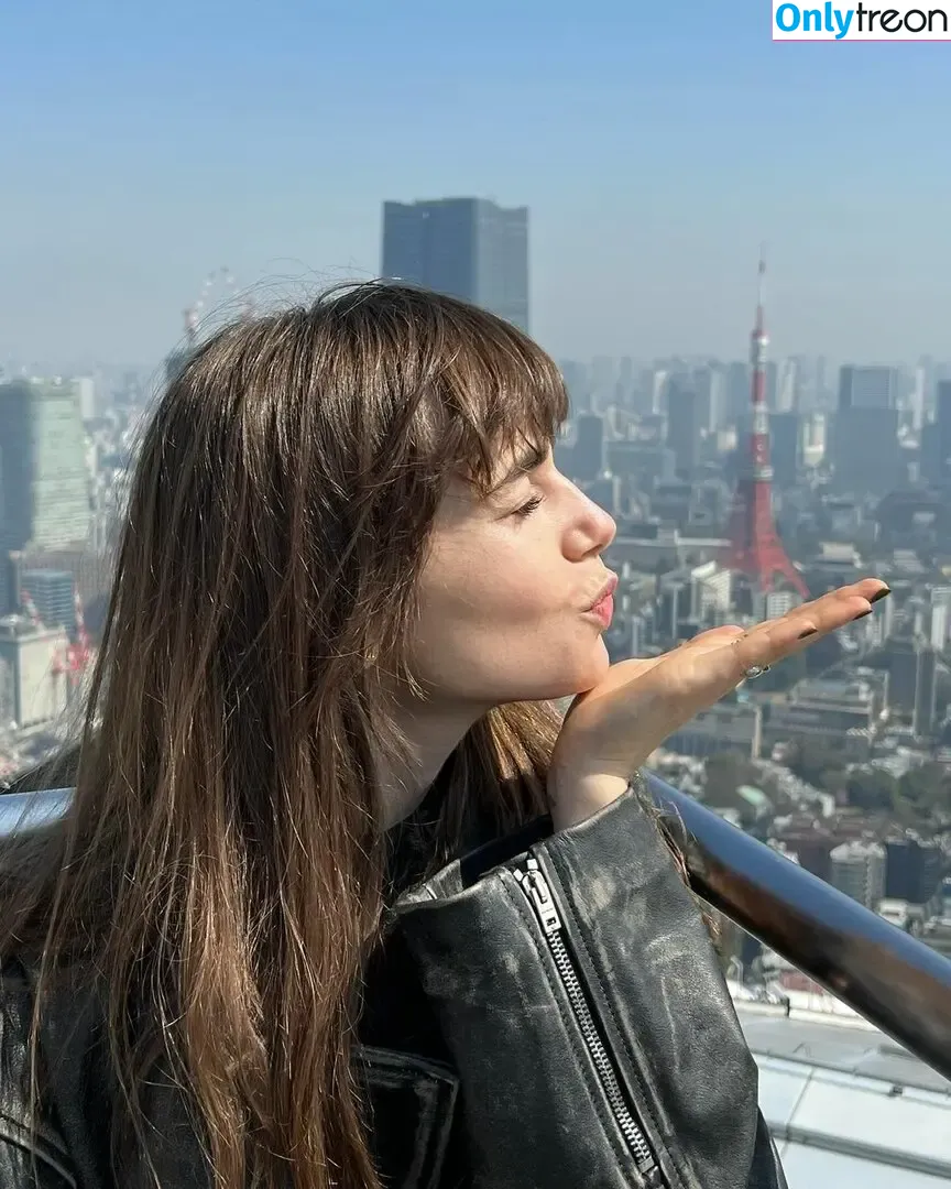 Lily Collins голая photo #0453 (lilyjcollins)