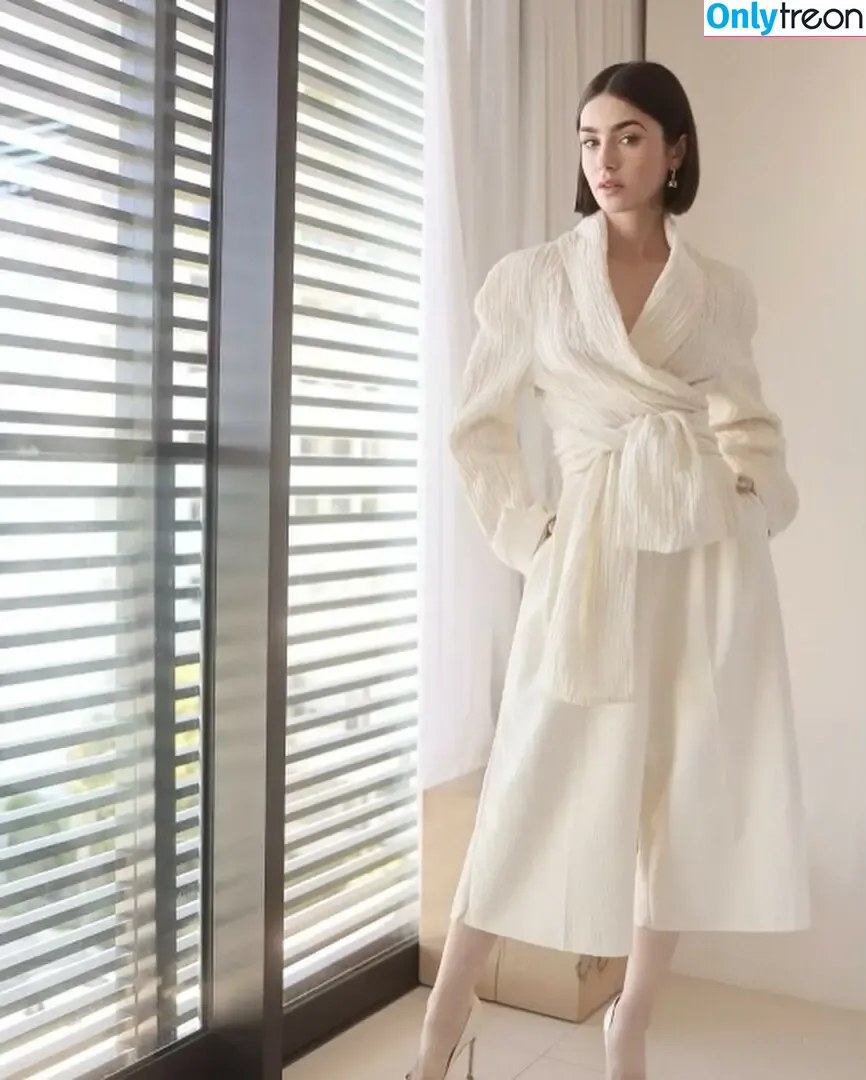Lily Collins nude photo #0662 (lilyjcollins)