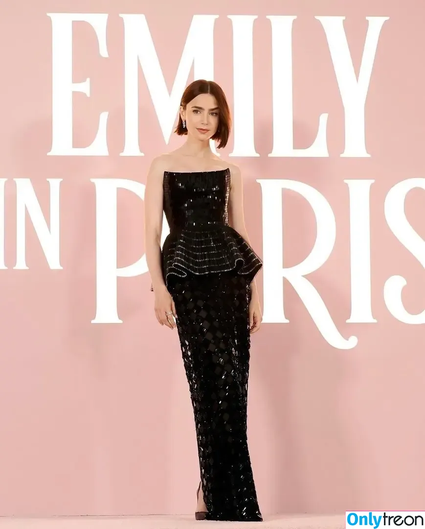 Lily Collins голая photo #0700 (lilyjcollins)