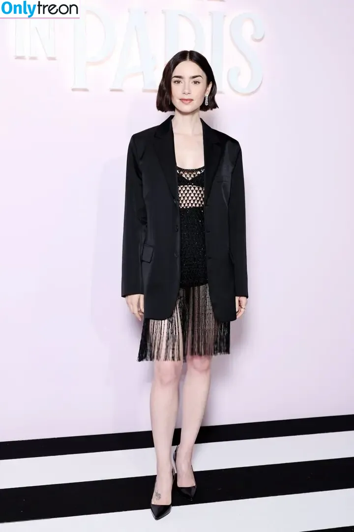 Lily Collins голая photo #0817 (lilyjcollins)
