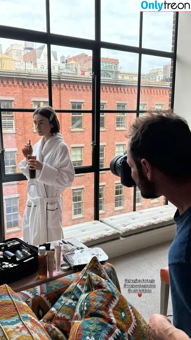 Lily Collins nude photo #1267 (lily_collins / lilyjcollins)