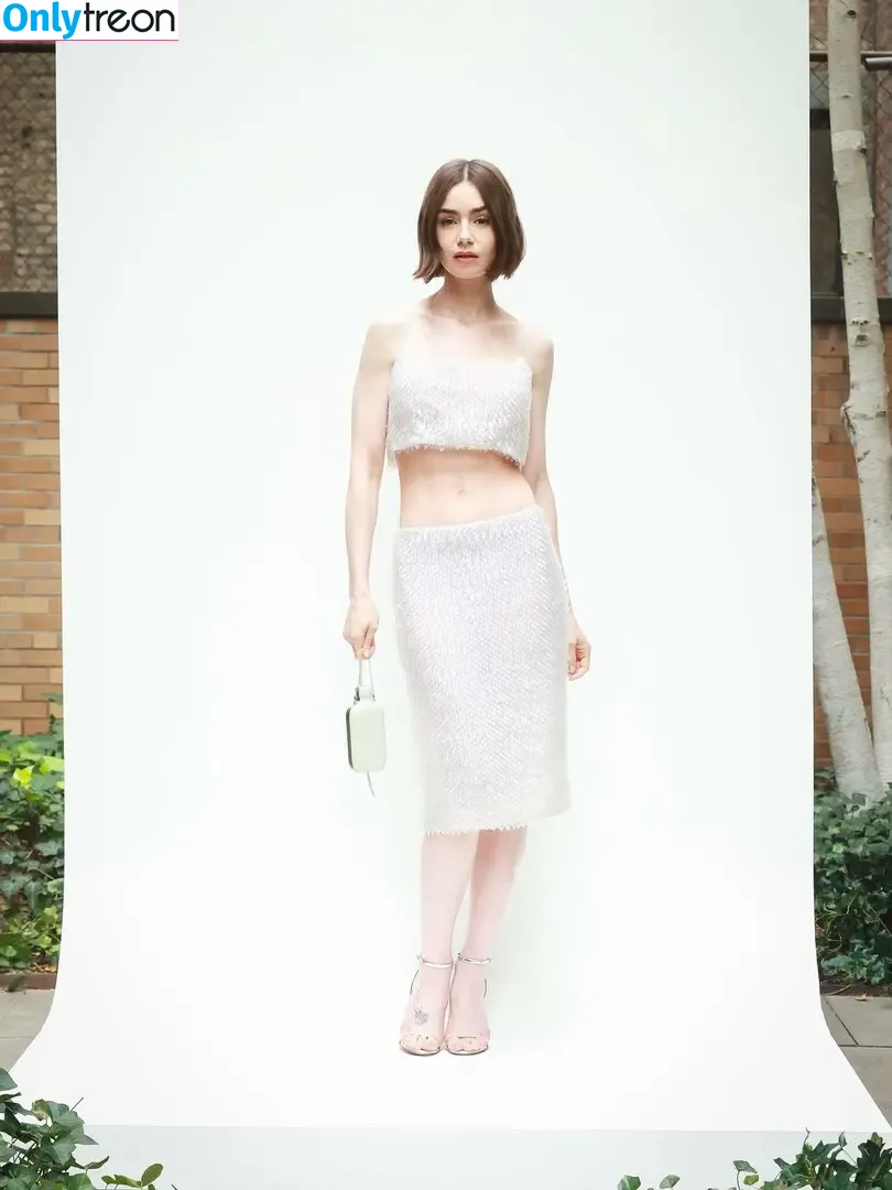 Lily Collins nude photo #1289 (lily_collins / lilyjcollins)