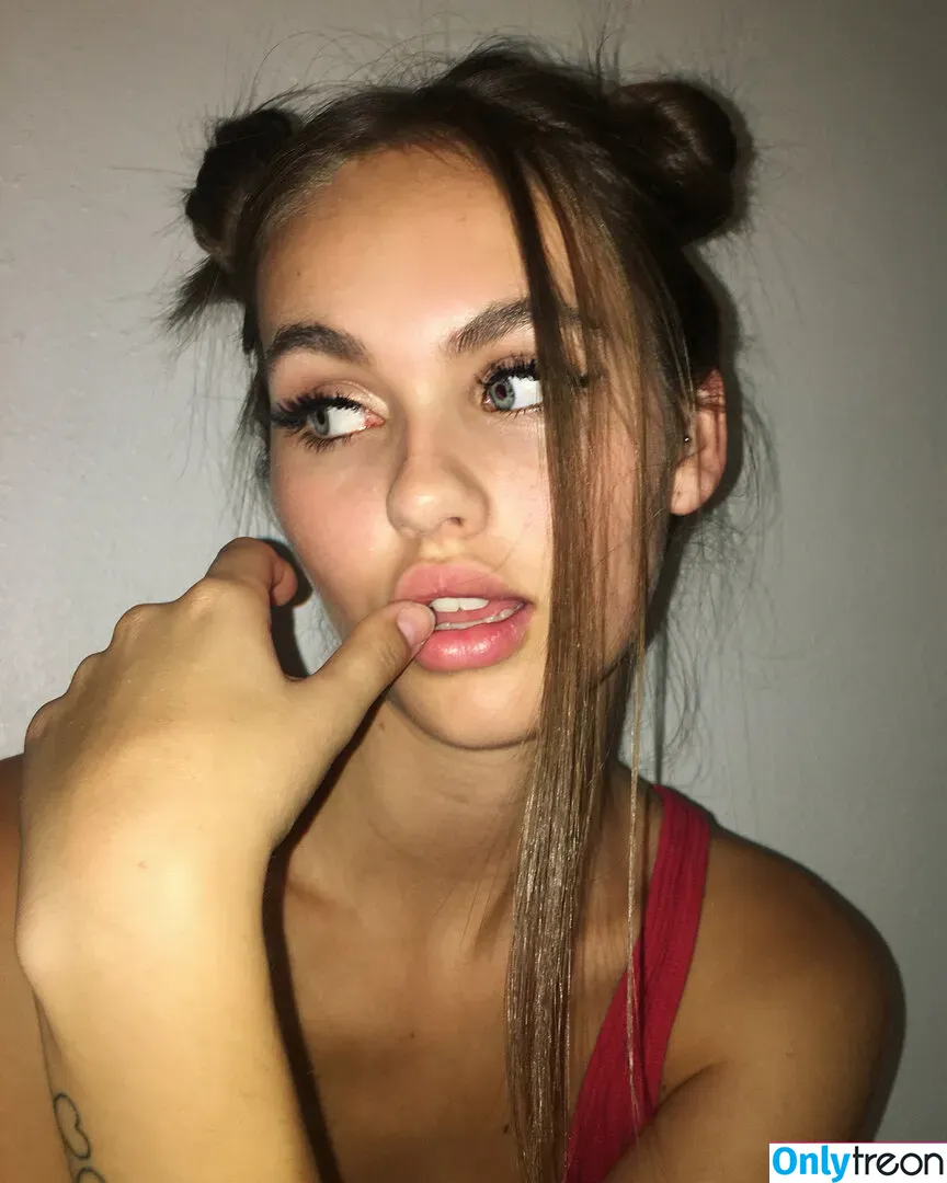 Lily Easton голая photo #0014 (HungEaston / lilyeaston)