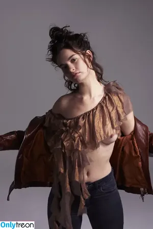 Lily James / lillyjames / lilyjamesofficial nude photo #0870