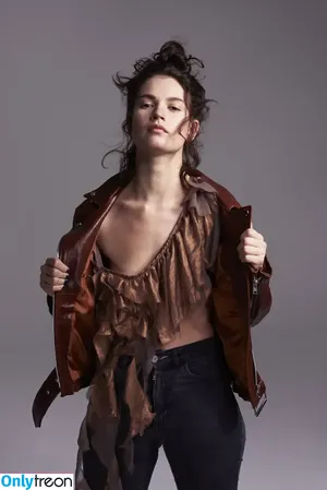 Lily James / lillyjames / lilyjamesofficial nude photo #0872