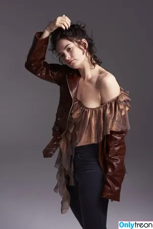 Lily James / lillyjames / lilyjamesofficial nude photo #0877