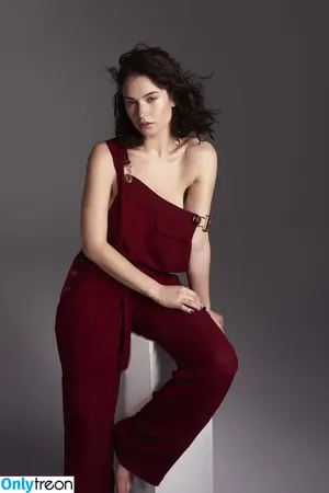 Lily James / lillyjames / lilyjamesofficial nude photo #0887
