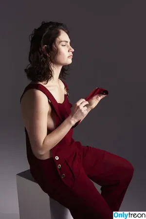 Lily James / lillyjames / lilyjamesofficial nude photo #0890