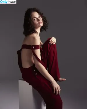 Lily James / lillyjames / lilyjamesofficial nude photo #0892