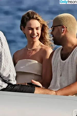 Lily James / lillyjames / lilyjamesofficial nude photo #0975