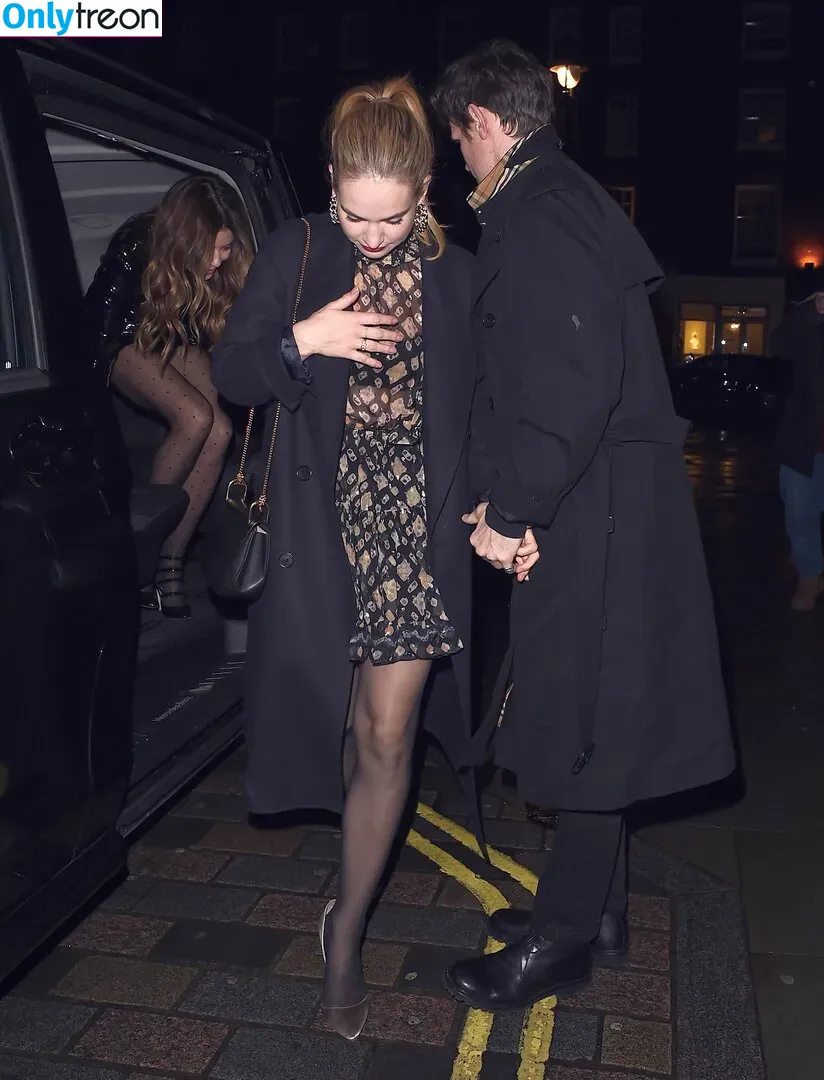 Lily James голая photo #0471 (lillyjames / lilyjamesofficial)