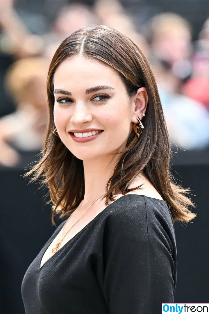 Lily James голая photo #0570 (lillyjames / lilyjamesofficial)