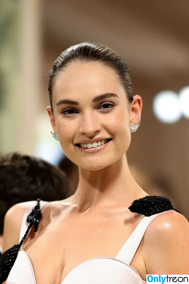 Lily James голая photo #0720 (lillyjames / lilyjamesofficial)