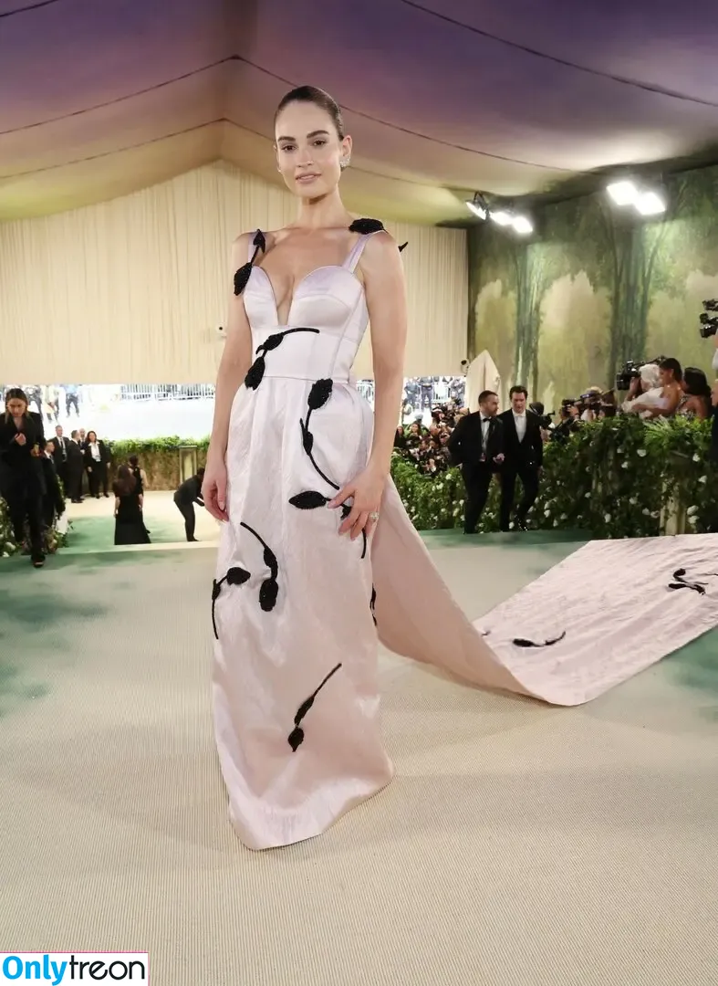 Lily James nude photo #0725 (lillyjames / lilyjamesofficial)
