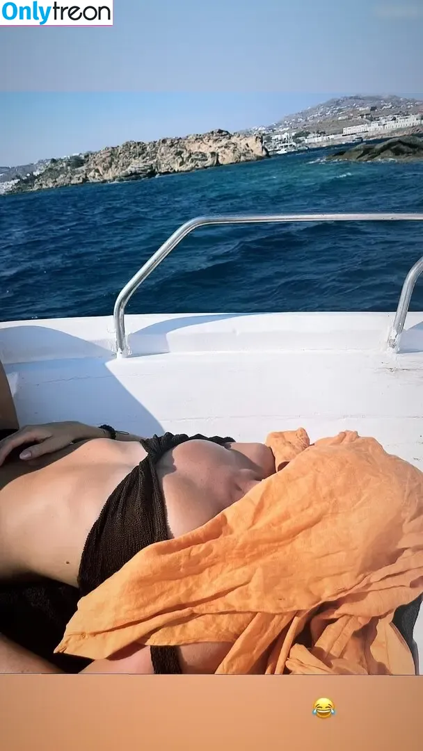 Lily James nude photo #0839 (lillyjames / lilyjamesofficial)