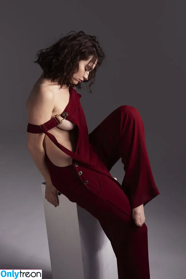 Lily James nude photo #0894 (lillyjames / lilyjamesofficial)