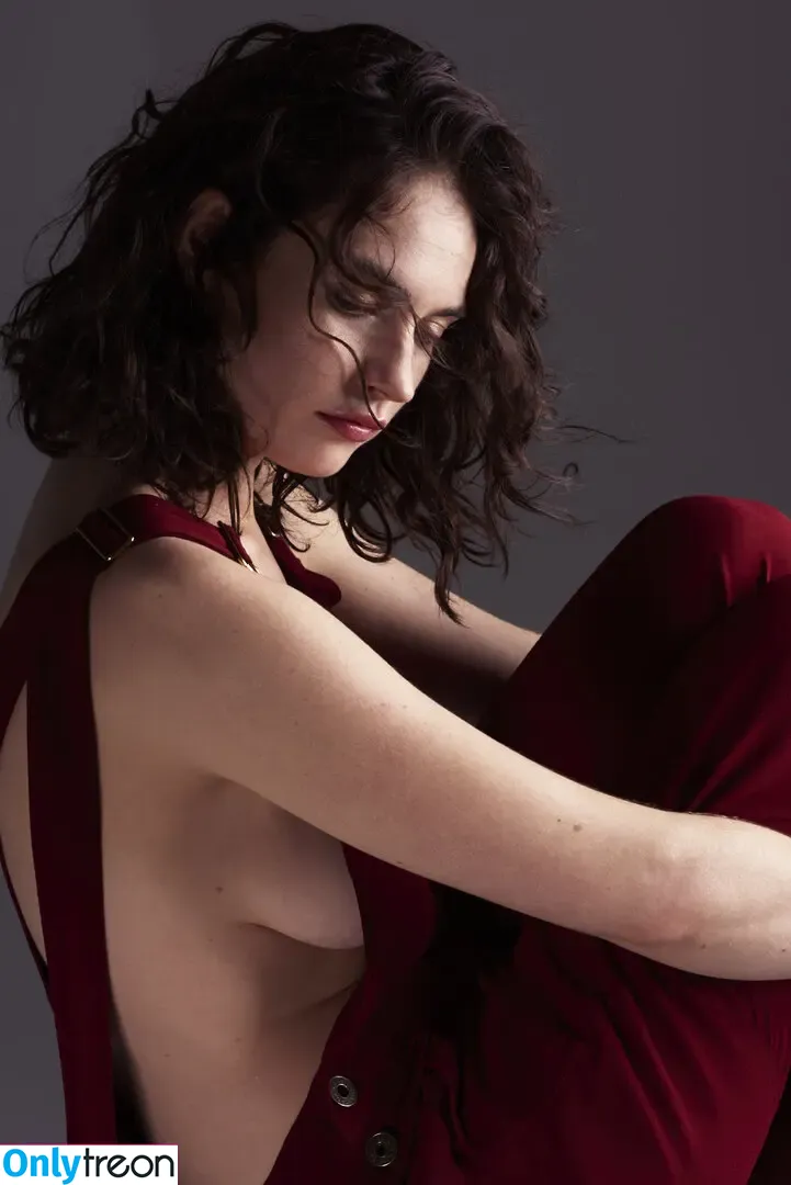 Lily James nude photo #0901 (lillyjames / lilyjamesofficial)