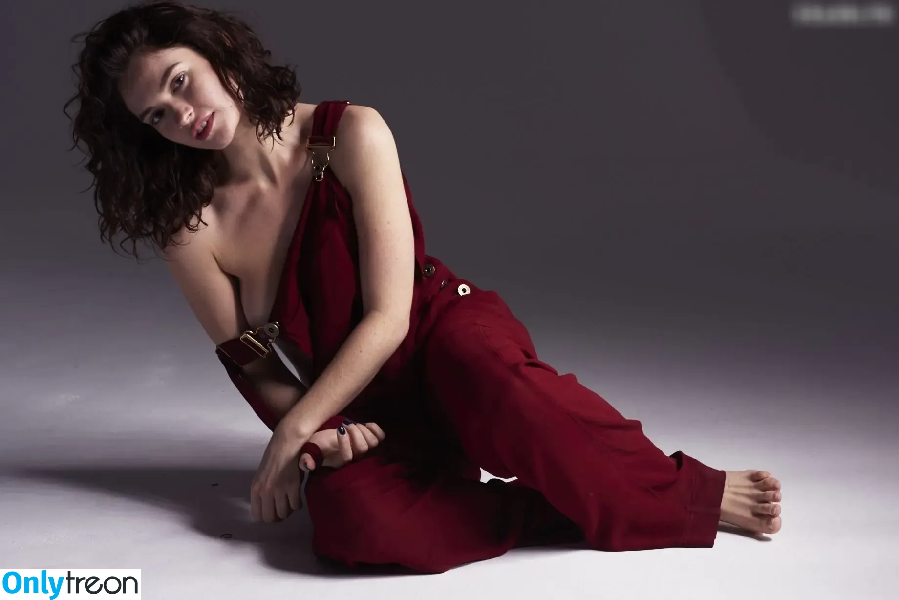 Lily James nude photo #0948 (lillyjames / lilyjamesofficial)