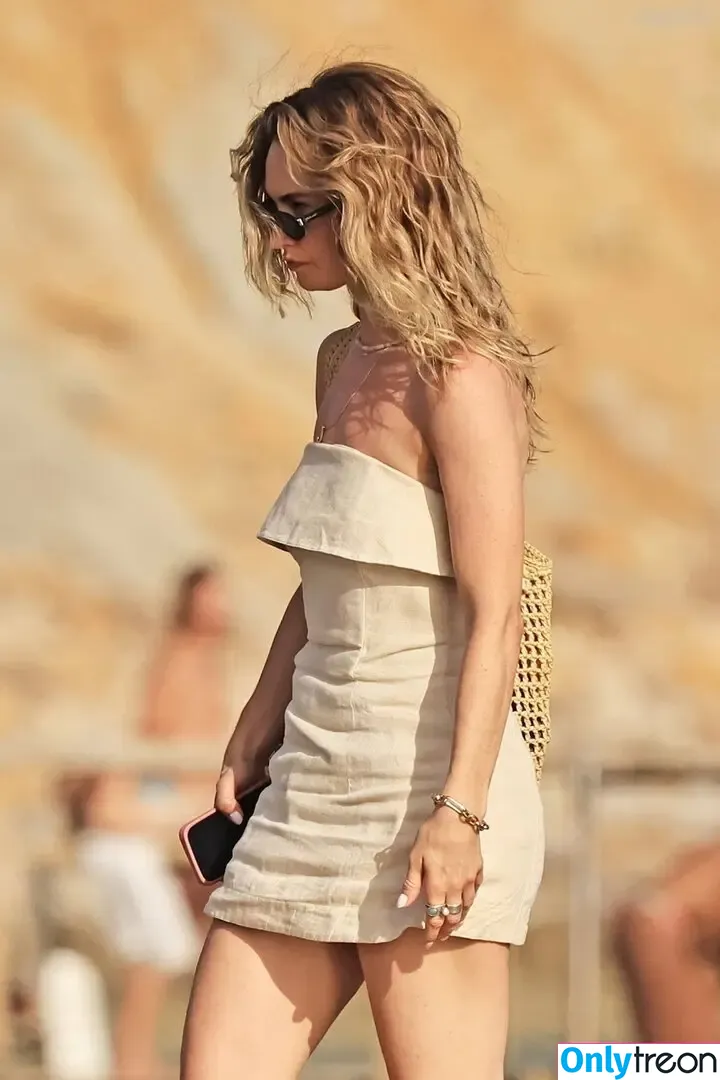 Lily James nude photo #0970 (lillyjames / lilyjamesofficial)