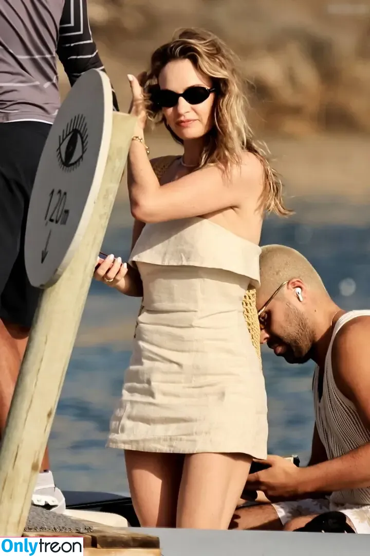 Lily James nude photo #0971 (lillyjames / lilyjamesofficial)