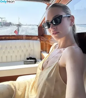 Lily James / lillyjames / lilyjamesofficial nude photo #1028