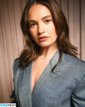 Lily James / lillyjames / lilyjamesofficial фото голая #1531