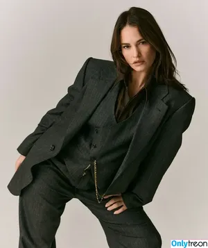 Lily James / lillyjames / lilyjamesofficial фото голая #1546