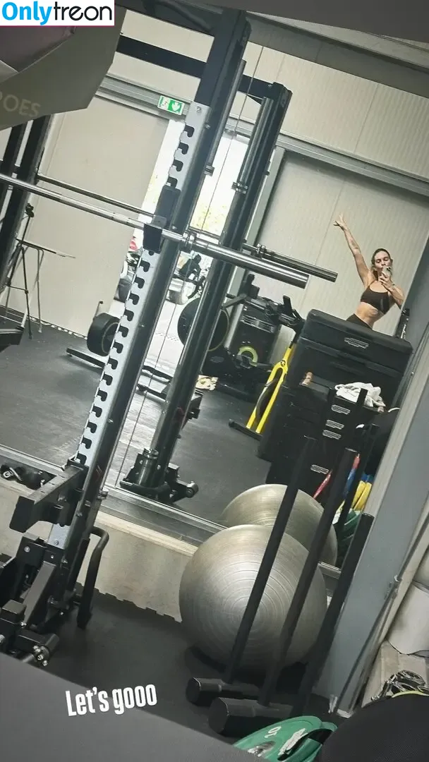 Lily James nude photo #1041 (lillyjames / lilyjamesofficial)