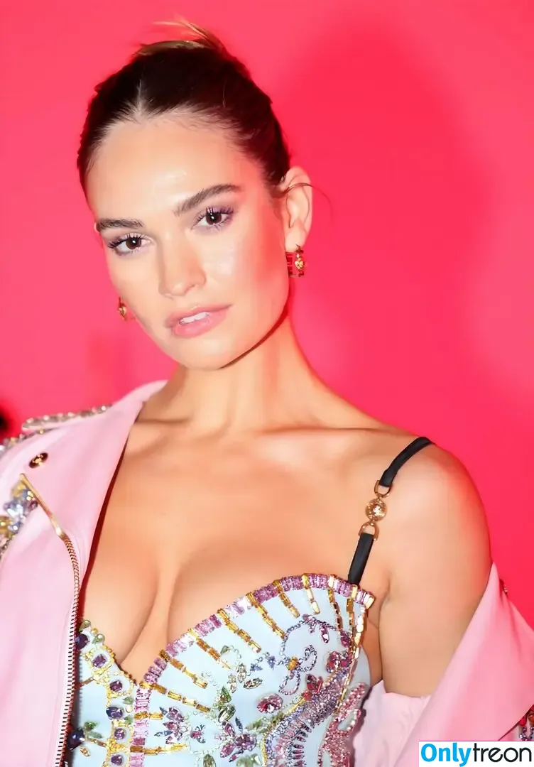 Lily James nude photo #1062 (lillyjames / lilyjamesofficial)