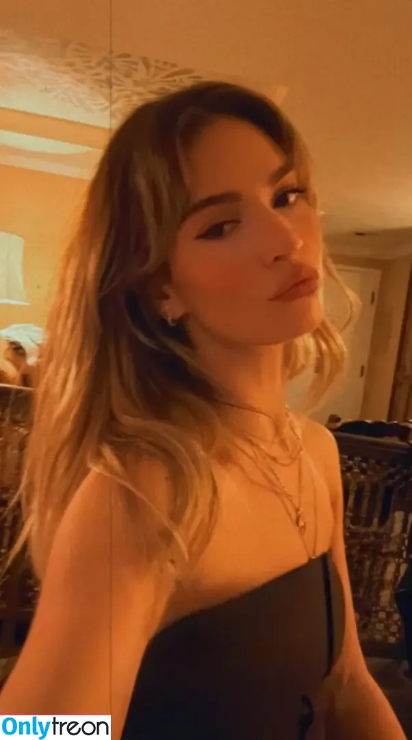 Lily James nude photo #1076 (lillyjames / lilyjamesofficial)