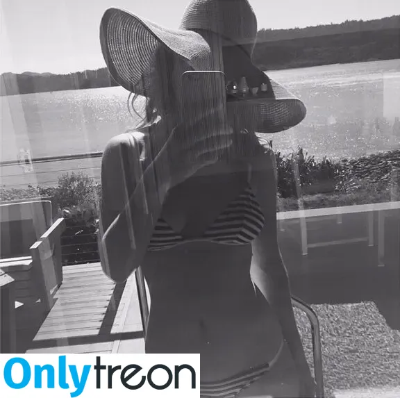 Lily James голая photo #1350 (lillyjames / lilyjamesofficial)