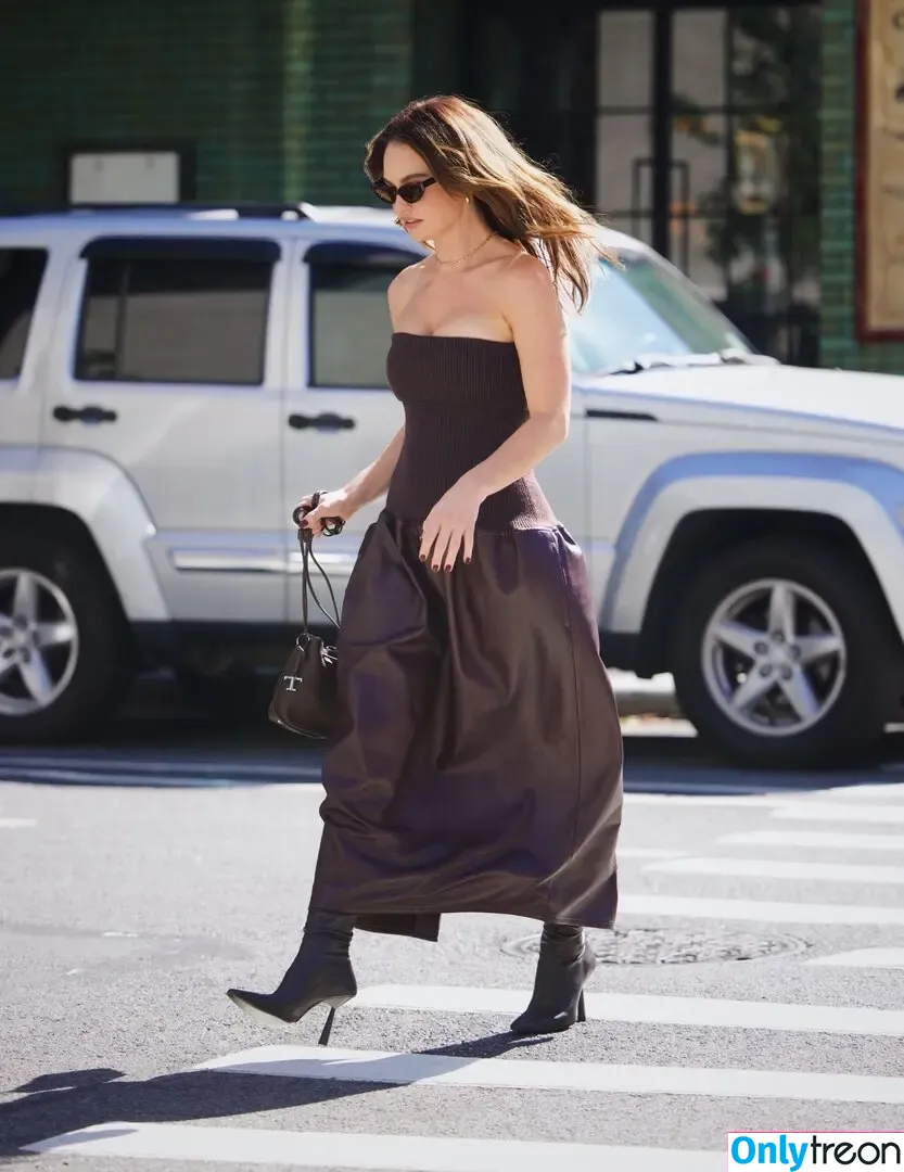 Lily James голая photo #1598 (lillyjames / lilyjamesofficial)