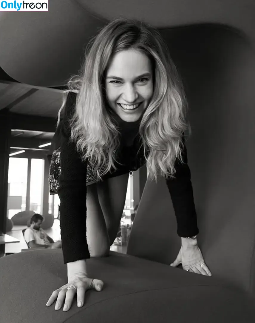 Lily James голая photo #1619 (lillyjames / lilyjamesofficial)