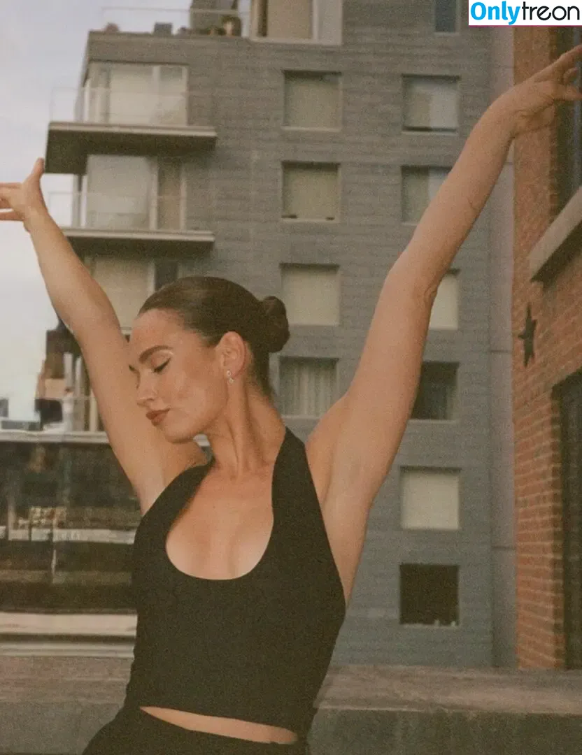 Lily James голая photo #1628 (lillyjames / lilyjamesofficial)