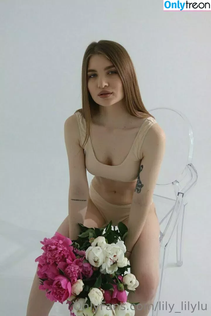 lily_lilylu голая photo #0028 (lilylilylu)