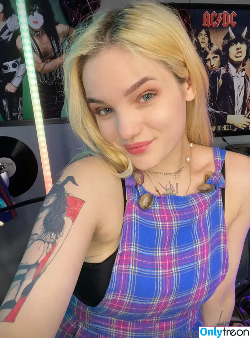Lily Lommi голая photo #0008 (liilylommi / lily.lommi)