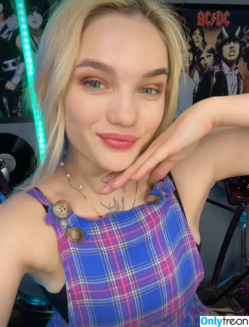 Lily Lommi голая photo #0009 (liilylommi / lily.lommi)