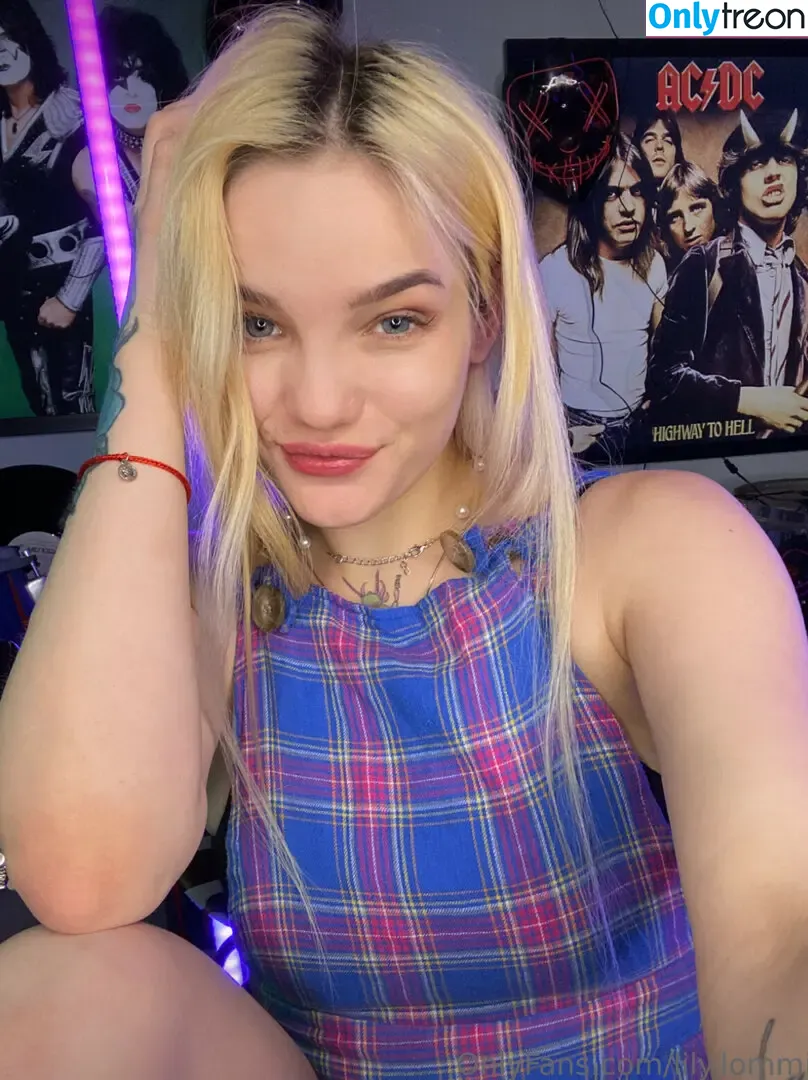 Lily Lommi голая photo #0010 (liilylommi / lily.lommi)