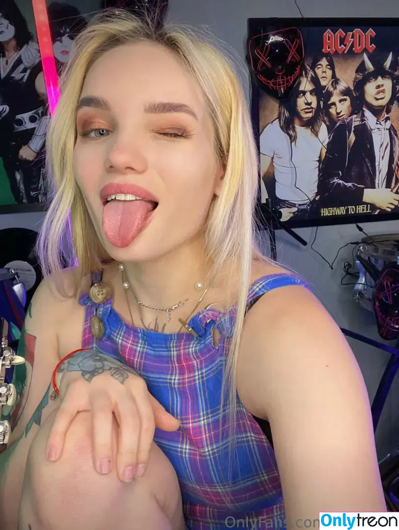 Lily Lommi голая photo #0011 (liilylommi / lily.lommi)