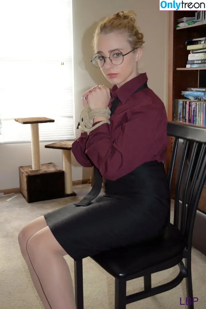 Lily MaeVon nude photo #0016 (lilymaevon)