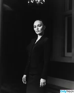 Lily-Rose Depp / Lily Rose Depp / lilyrose_depp / lilyrosemeldepp nude photo #0152