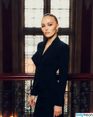 Lily-Rose Depp / Lily Rose Depp / lilyrose_depp / lilyrosemeldepp nude photo #0153